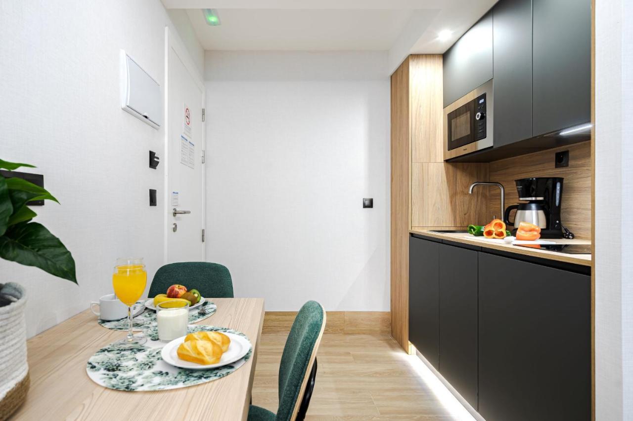 Feelathome Ventas Suites Madrid Exteriör bild