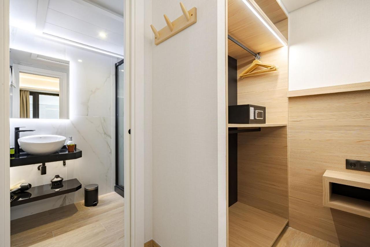 Feelathome Ventas Suites Madrid Exteriör bild