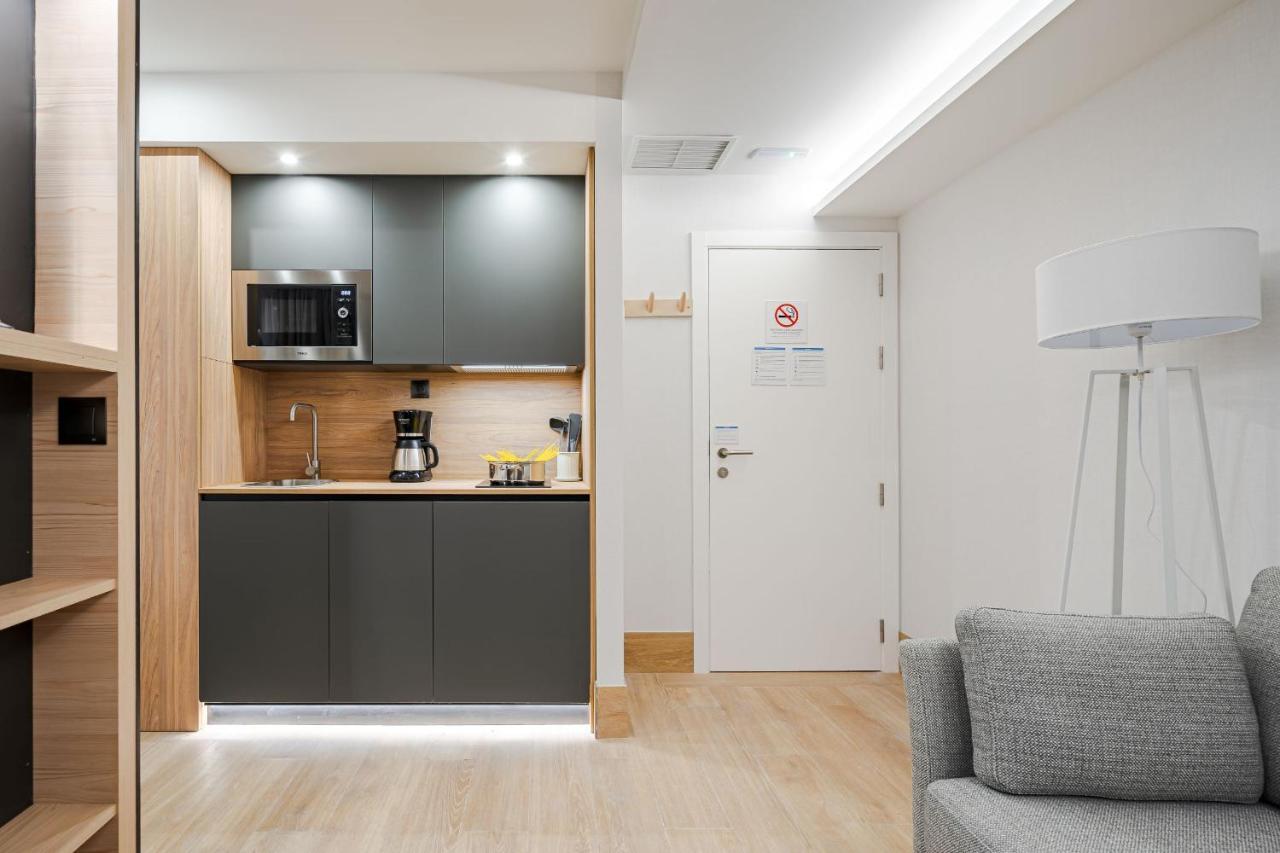 Feelathome Ventas Suites Madrid Exteriör bild
