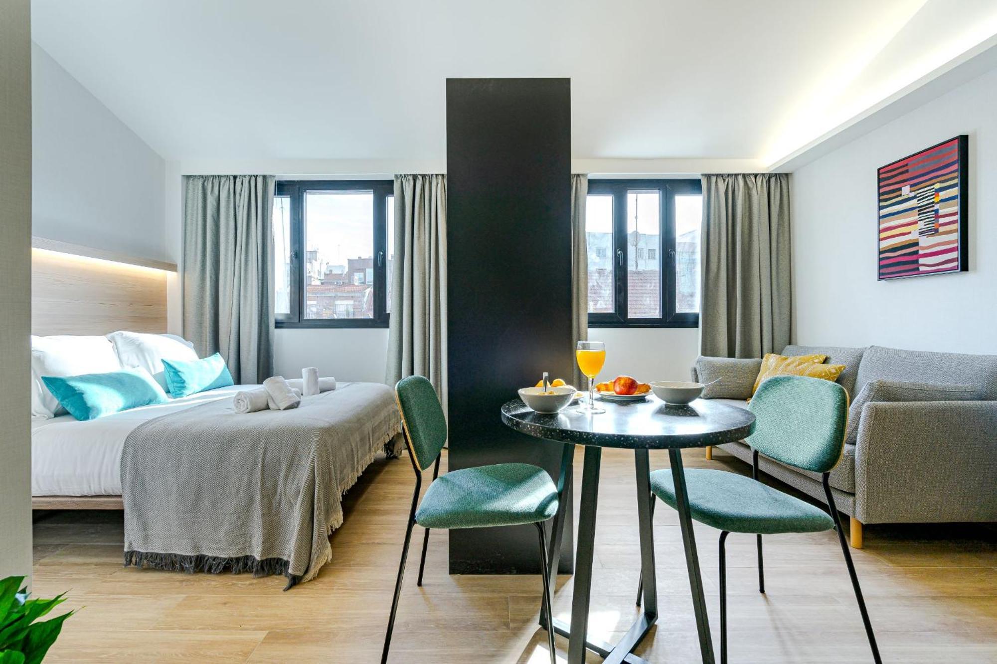 Feelathome Ventas Suites Madrid Exteriör bild