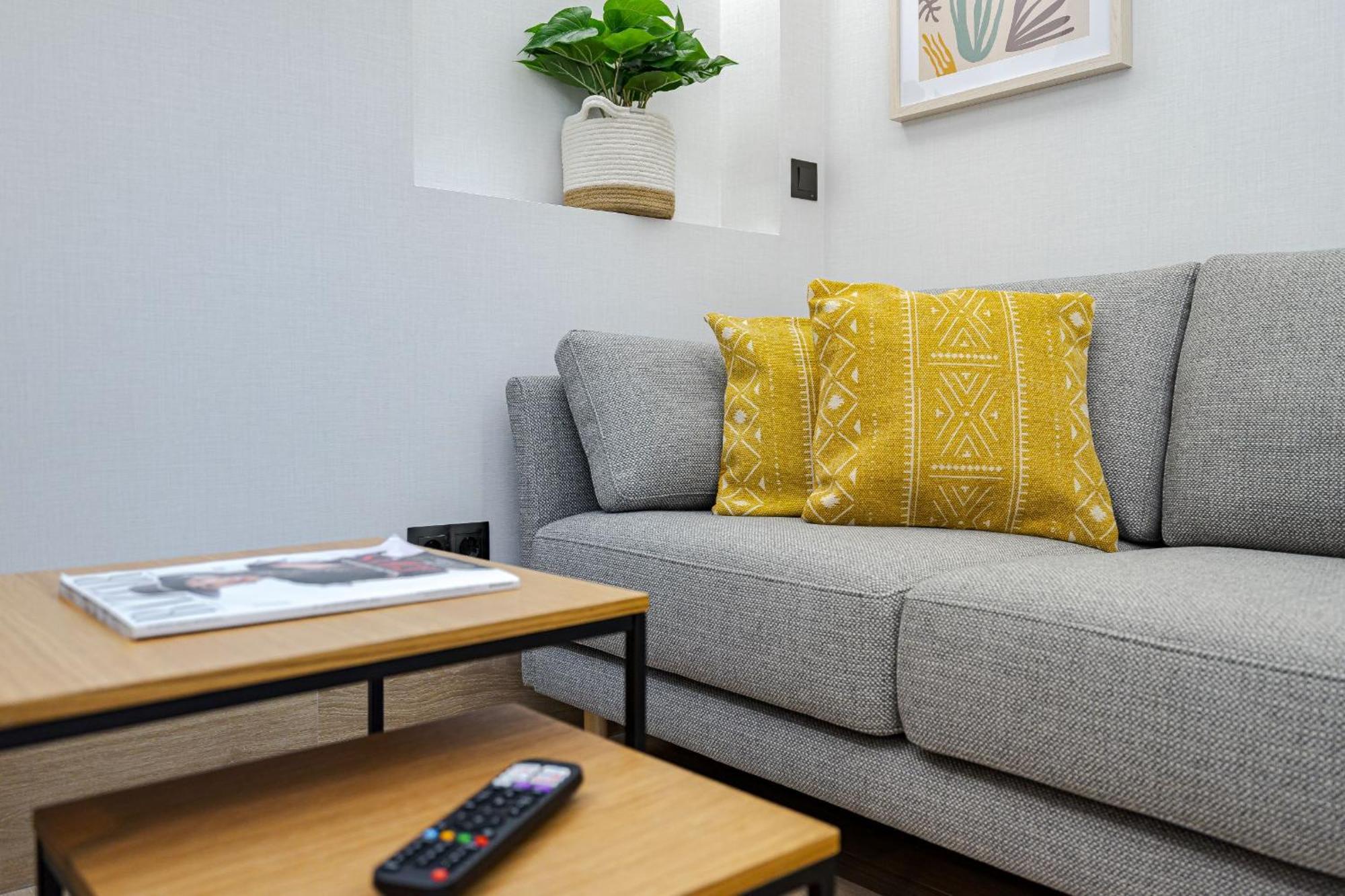 Feelathome Ventas Suites Madrid Exteriör bild