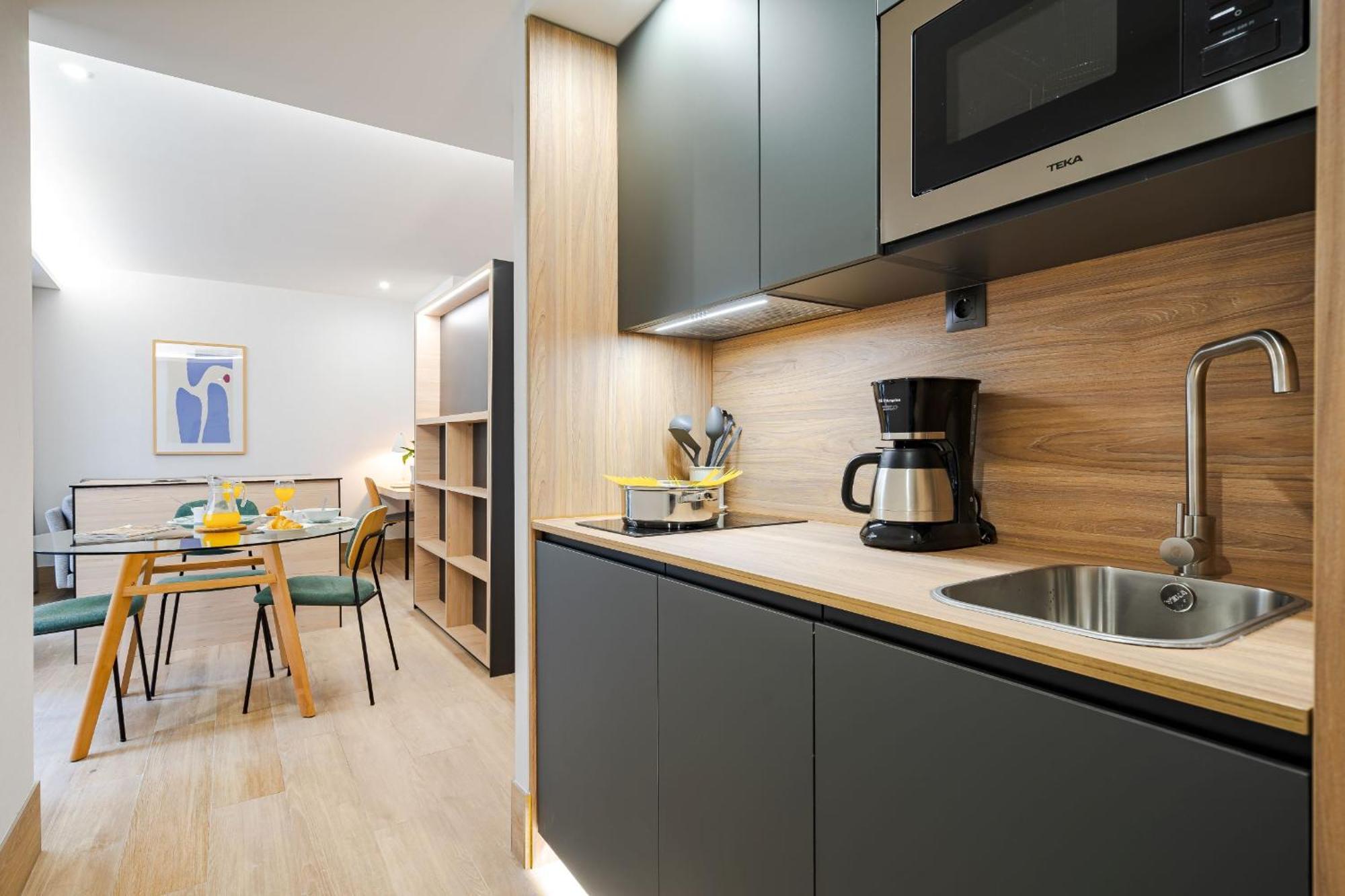 Feelathome Ventas Suites Madrid Exteriör bild